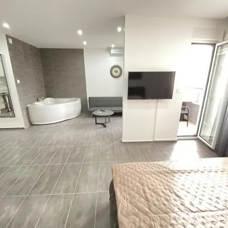 Appartement Nika With Jacuzzi