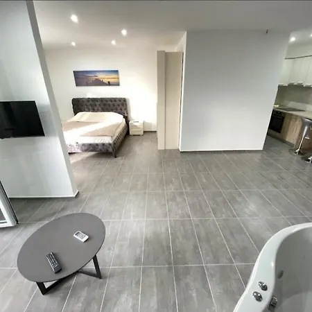 Nika With Jacuzzi Appartement Budva