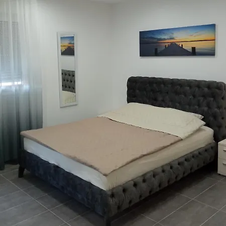 Nika With Jacuzzi Appartement *